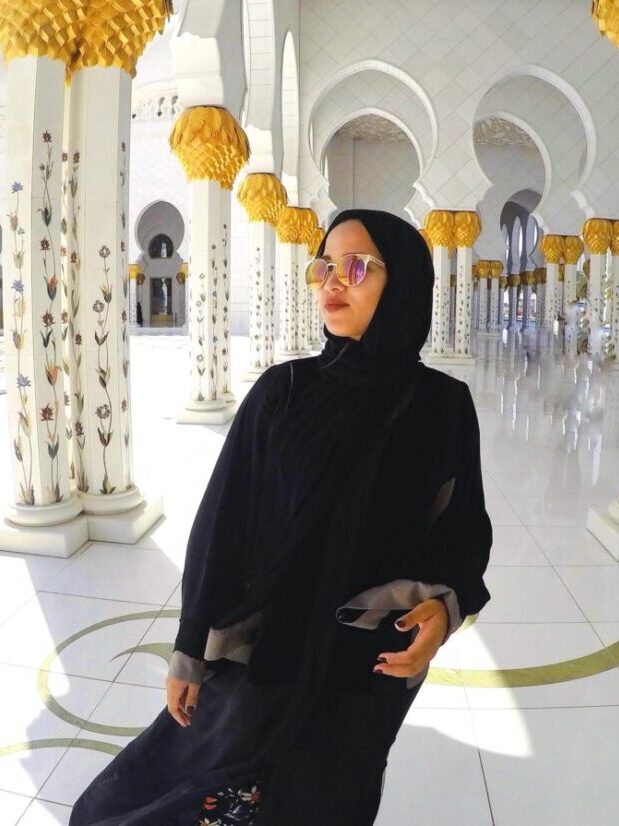 Sheikh Zayed Grand Mosque Abu Dhabi Dress in Dubai | Packs Light