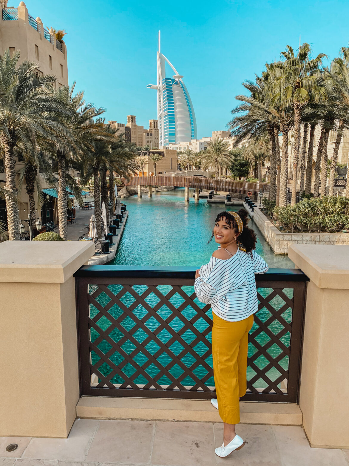 What can women wear in Dubai? Expat dresscode (with examples!)